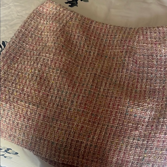 Elegant Pink Tweed Skirt - Picture 2 of 5